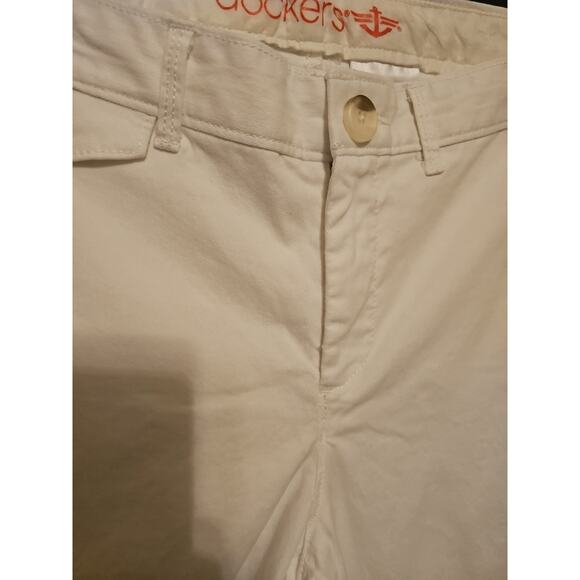 Woman's Dockers size 8 white Capri Pants - Picture 3 of 8